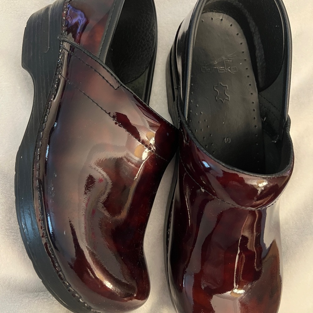 Dansko Women's Mules in Burgundy and Black